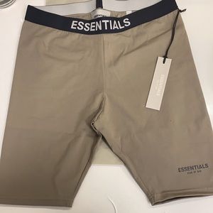 NWT Essentials Fear of God - size M - biker shorts